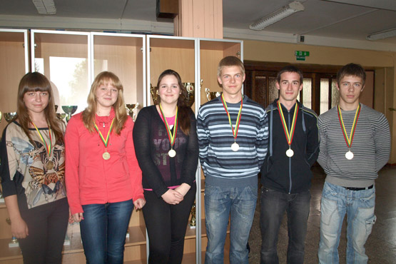 \'\'Romuvos\'\' gimnazijos šauliai G.Petrušonytė (iš kairės) ''Romuvos'' gimnazijos šauliai G.Petrušonytė (iš kairės)