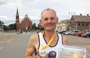 Kraštietis Bronius Saulis dar nepraleido nė vieno „Baltijos kelio“ bėgimo. N. Byčkovskio nuotr.