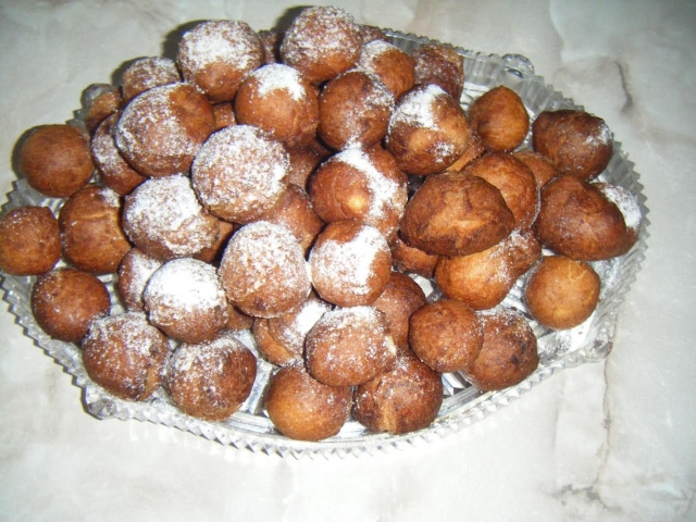 Sekmadienio pusryčiams - spurgos su kondensuotu pienu