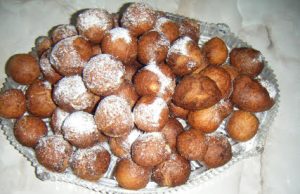 Augės Rapkauskienės firminis receptas - spurgos. Autorės nuotr.