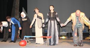 Žiūrovai palankiai priėmė Rusų dramos teatro spektaklį „Stabmeldžiai". D.Zibolienės nuotr.
