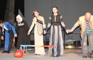 Žiūrovai palankiai priėmė Rusų dramos teatro spektaklį „Stabmeldžiai". D.Zibolienės nuotr.