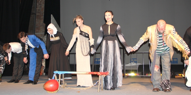 Žiūrovai palankiai priėmė Rusų dramos teatro spektaklį „Stabmeldžiai