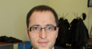 Biuro direktoriui Tadui Stakėnui rajono politikai neišsakė nė vieno priekaišto. D.Zibolienės nuotr.