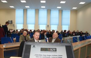 Rajono gyventojai domėjosi galimybe pigiau pasikeisti namo asbestinį stogą. A.Minkevičienės nuotr.