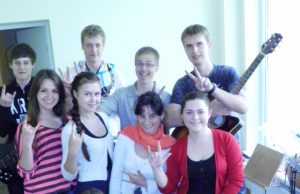 Grupė „Rock&Kiss“ susibūrė specialiai šiai „Tėvo gitarai“. Jaunųjų lyderių archyvo nuotr.