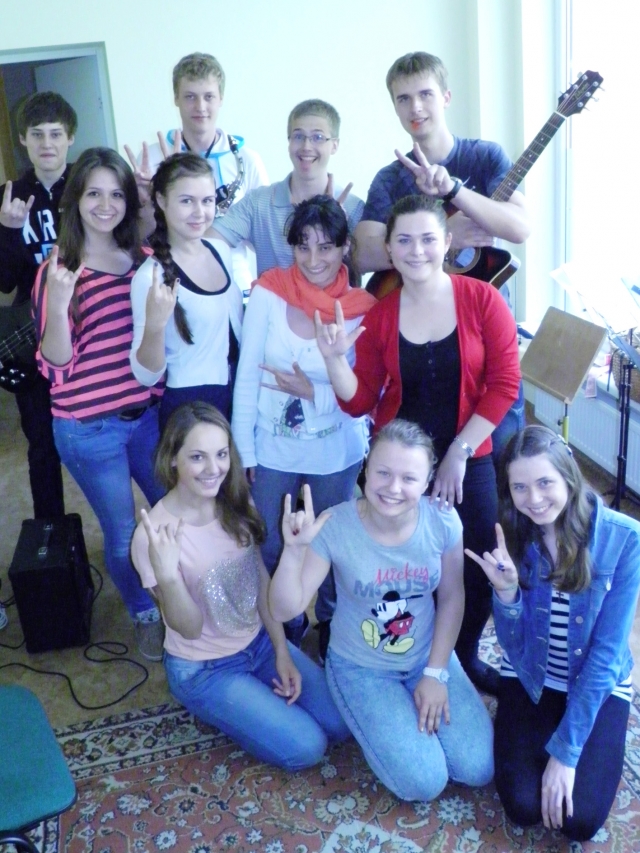 Grupė „Rock&Kiss“ susibūrė specialiai šiai „Tėvo gitarai“. Jaunųjų lyderių archyvo nuotr. Grupė „Rock&Kiss“ susibūrė specialiai šiai „Tėvo gitarai“. Jaunųjų lyderių archyvo nuotr.