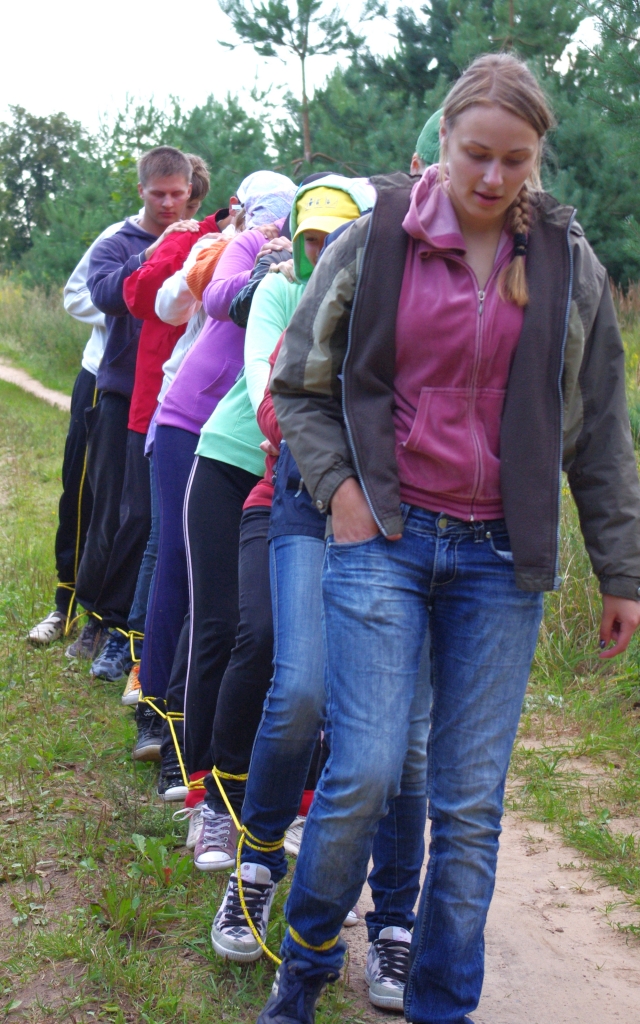Virve susirišus keliauti ne taip jau lengva.