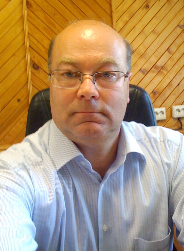 Rokiškio darbo biržos vadovas Virginijus Strazdas absolventams primena