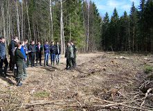 Gerbalių miške - gyvosios paskaitos aprie miškininkystės veiklą pelkinguose miškuose. K.Kuodžio nuotr.
