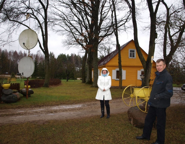 Net vėlų rudenį Virginijaus ir Jūratės Stumbrių sodybos kiekvienas kampelis alsuoja grožiu. A.Minkevičienės nuotr.