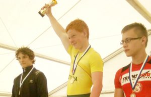 Rokiškio atletų pergalė Vengrijoje S.Aleksiejus (viduryje) – Vengrijos turnyro nugalėtojas. J.Aleksiejaus nuotr.