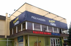 Dėl krizės ir sumažėjusių klientų srautų veiklą nutraukė Respublikos gatvėje įsikūręs “Supernetto“ prekybos centras. D.Zibolienės nuotr.