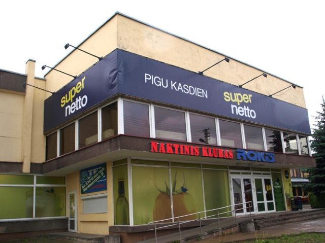 Dėl krizės ir sumažėjusių klientų srautų veiklą nutraukė Respublikos gatvėje įsikūręs “Supernetto“ prekybos centras. D.Zibolienės nuotr. Dėl krizės ir sumažėjusių klientų srautų veiklą nutraukė Respublikos gatvėje įsikūręs “Supernetto“ prekybos centras. D.Zibolienės nuotr.