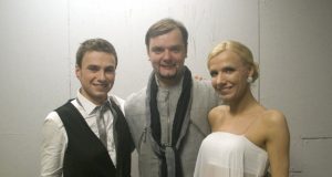 Kraštietis Mantas Svirskys (viduryje) šokėjams Vadimui Šuško ir Laurai Valytei padėjo laimėti televizijos projektą. M.Svirskio asmeninio albumo nuotr.