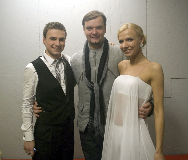 Kraštietis Mantas Svirskys (viduryje) šokėjams Vadimui Šuško ir Laurai Valytei padėjo laimėti televizijos projektą. M.Svirskio asmeninio albumo nuotr. Kraštietis Mantas Svirskys (viduryje) šokėjams Vadimui Šuško ir Laurai Valytei padėjo laimėti televizijos projektą. M.Svirskio asmeninio albumo nuotr.