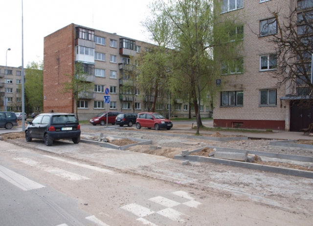 Taikos g. 11-ojo namo gyventojų netenkina šaligatvių ir automobilių aikštelės rekonstrukcija. Taikos g. 11-ojo namo gyventojų netenkina šaligatvių ir automobilių aikštelės rekonstrukcija.