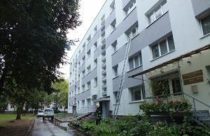 Garbingo amžiaus rokiškietę gelbėjusiems gelbėtojams į jos butą teko kopti kopėčiomis. A.Minkevičienės nuotr.