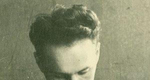 Kunigas A.Talačka skaito knygą. 1957–ieji. Krašto muziejaus archyvo nuotr.