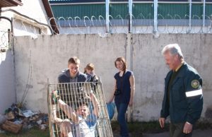 Švarinimosi akciją užbaigs padėkos koncertas Linksmai nusiteikę moksleiviai ne tik rinko šiukšles