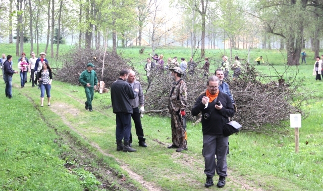 Jau penkerius metus prie Rokiškio dvaro vykstančios  talkos pakeitė parko vaizdą.