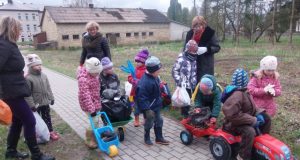 Talkininkauja ir patys mažiausi Panemunėlio universalaus daugiafunkcio centro bendruomenės nariai.