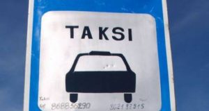 Rokiškio autobusų stoties grafikai gali nuvilti: dalis skelbiamų maršrutų vasarą yra panaikinti.  D.Zibolienės nuotr.