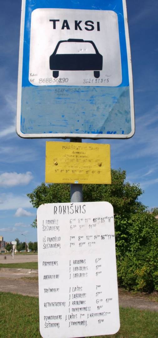 Rokiškio autobusų stoties grafikai gali nuvilti: dalis skelbiamų maršrutų vasarą yra panaikinti. D.Zibolienės nuotr. Rokiškio autobusų stoties grafikai gali nuvilti: dalis skelbiamų maršrutų vasarą yra panaikinti. D.Zibolienės nuotr.