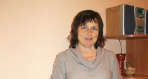 „Lango“ vadovė A.Tarozienė parodė klubo narių sukurtus paveikslus