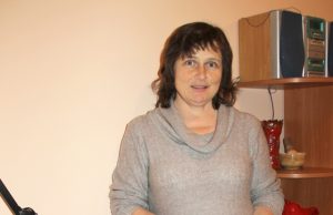 „Lango“ vadovė A.Tarozienė parodė klubo narių sukurtus paveikslus