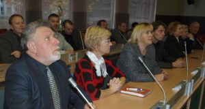 Mero akibrokšto šokiruoti septyni opozicinių partijų nariai trenkė posėdių salės durimis. A.Minkevičienės nuotr.