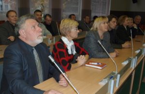 Mero akibrokšto šokiruoti septyni opozicinių partijų nariai trenkė posėdių salės durimis. A.Minkevičienės nuotr.