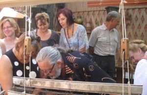 Tautodailininkų suėjim akimirka. J.Kareniauskienės nuotr.