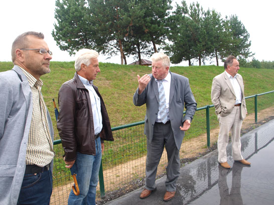 Kaip būtų geriausia sutvarkyti teniso kortų pakraščius