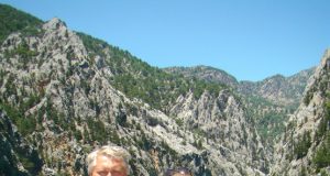 Atostogaudamas Turkijoje verslininkas I.Tarvydis su dukromis Viktorija (iš kairės)