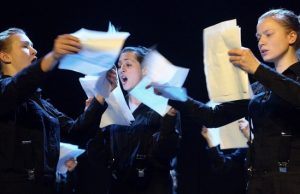 Valentino Masalskio režisuoto kūrinio "Gaidos" akimirka. Teatro archyvo nuotr.