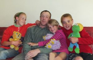 Su savo didžiausiu turtu – Kristina (kairėje)