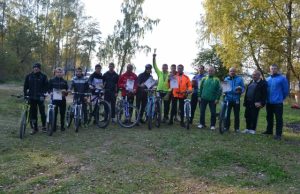 Pirmojo dviračių kroso „Beržuonos taurė – 2015“ dalyviai viliasi