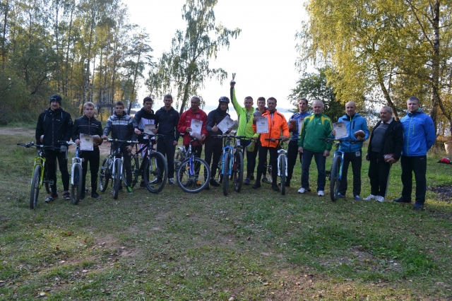 Pirmojo dviračių kroso „Beržuonos taurė – 2015“ dalyviai viliasi