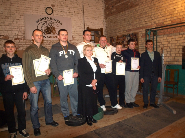 Jėgos trikovės absoliučiai geriausiųjų sportininkų septintukas: L.Kudrešovas (iš kairės) Jėgos trikovės absoliučiai geriausiųjų sportininkų septintukas: L.Kudrešovas (iš kairės)