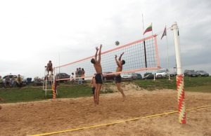 Paplūdimio tinklinis Velniakalnio aikštyne rugpjūčio 18 d. vyks Lietuvos paplūdimio tinklinio mėgėjų varžybos. N.Byčkovskio nuotr.