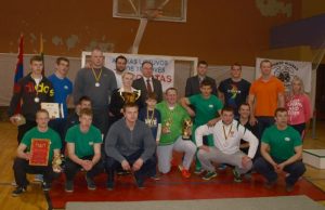 Rokiškėnų komanda šventė pergalę su draugais ir sirgaliais. L. Dūdaitės nuotr.