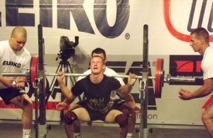 Pritūpimo veiksmu Gediminas Kepenis iškėlė 180 kg štangą. „Grizlio“ klubo archyvo nuotr.