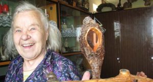 S.Marėnienė kuria darbus iš įvairių gamtos medžiagų. N.Byčkovskio nuotr.