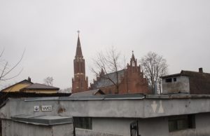 Pagrindinio miesto viešojo tualeto išorė daug ką pasako ir apie gyvybiškai svarbios patalpos vidų. D.Zibolienės nuotr.