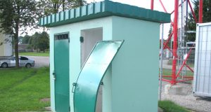 Sprogimas sulankstė metalines tualeto duris. A.Minkevičienės nuotr.