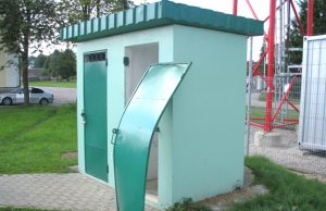 Sprogimas sulankstė metalines tualeto duris. A.Minkevičienės nuotr.