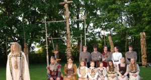 Svečius pasitiko ir renginį vedė Lietuvos didžiojo kunigaikščio Gedimino gausi šeimyna.