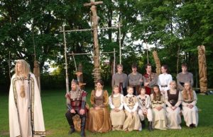 Tūkstantmečio atspindžių tąsa – Žalgirio mūšio įamžinimas Svečius pasitiko ir renginį vedė Lietuvos didžiojo kunigaikščio Gedimino gausi šeimyna.