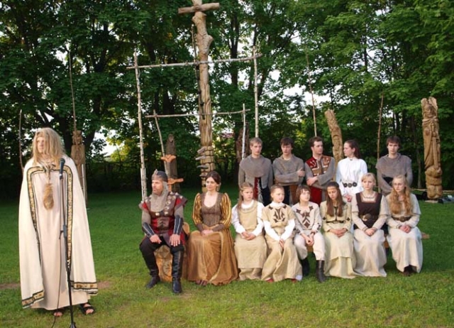 Svečius pasitiko ir renginį vedė Lietuvos didžiojo kunigaikščio Gedimino gausi šeimyna.